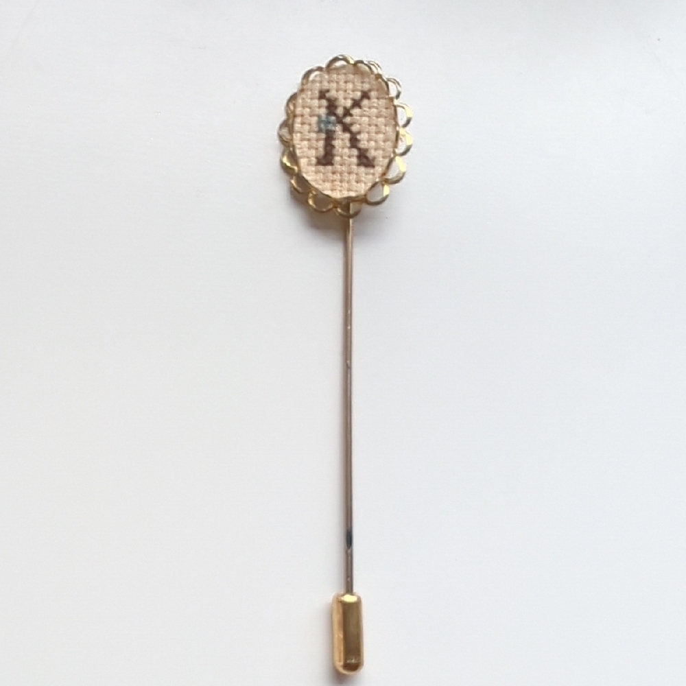 Vintage Gold Tone Embroidered Initial Lapel K Pin